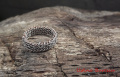 pogańskie średniowiecze (pierścionek ze srebrnego łańcuszka i miedzi)